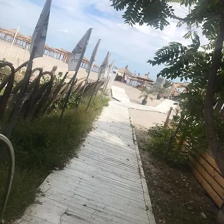 Oscar Summerland * Mamaia