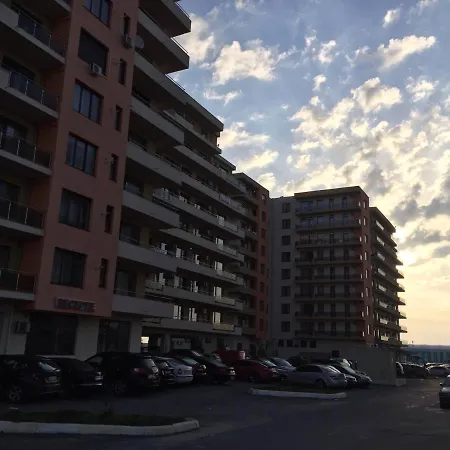 Oscar Summerland Mamaia